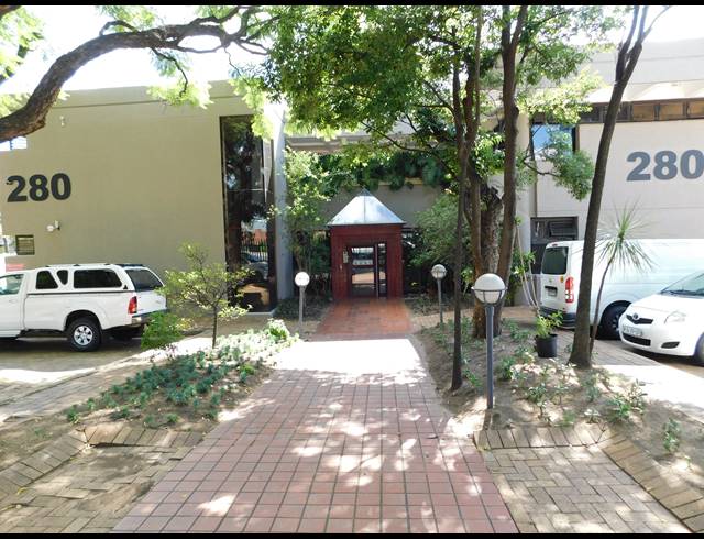 108M² OFFICE TO LET IN FERNDALE